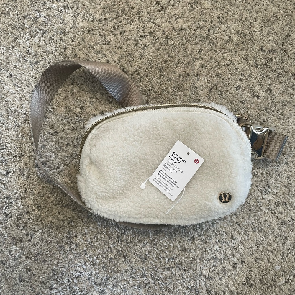 Lululemon everywhere fleece bag